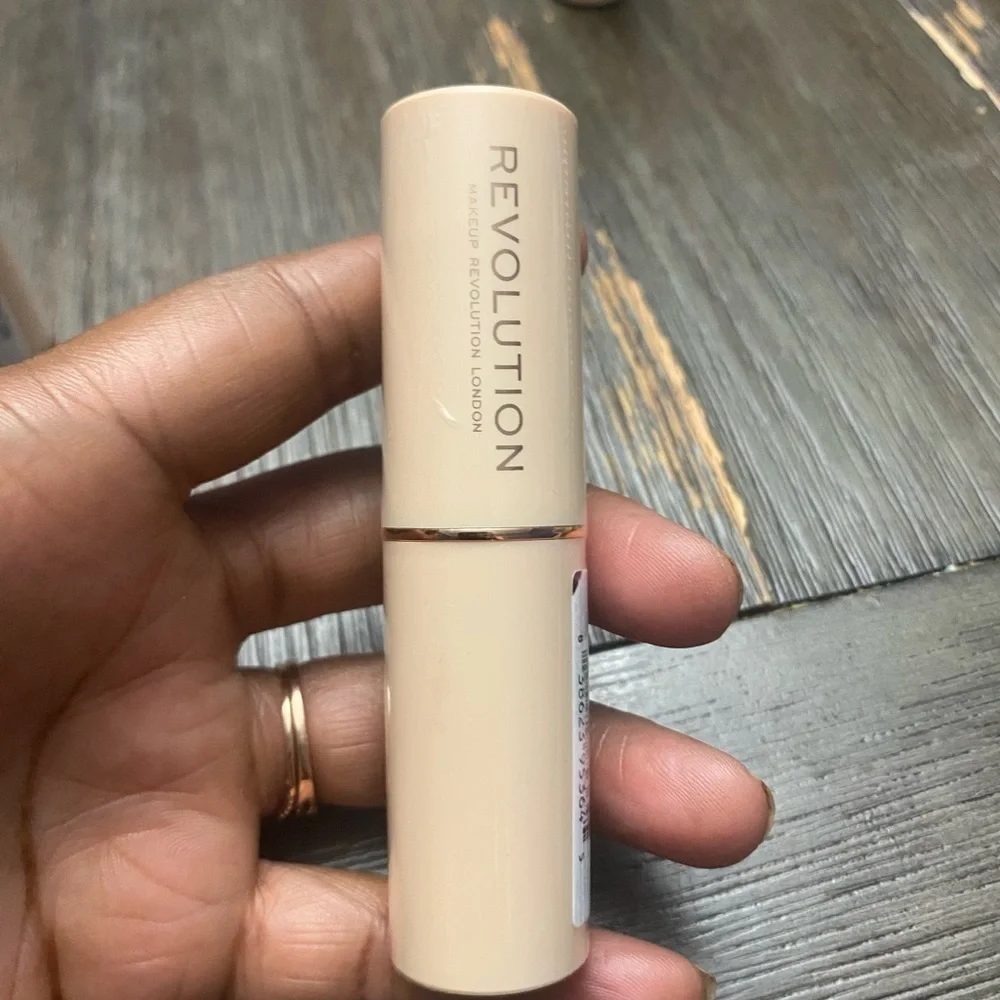 REVOLUTION MAKEUP REVOLUTION LONDON™ FAST BASE STICK FOUNDATION - F9